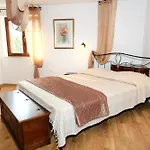 Luxury With A Swimming Pool Manjadvorci, Marcana - 7731 Vila