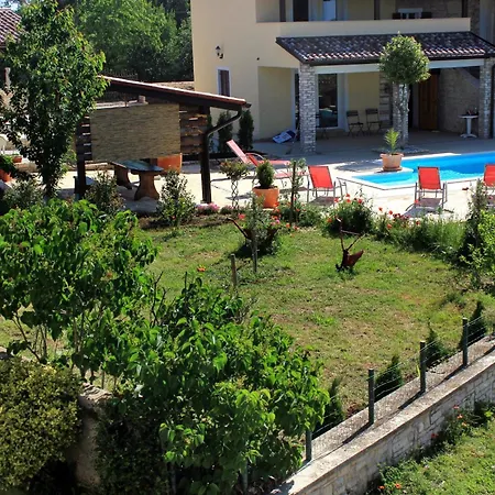Vila Luxury With A Swimming Pool Manjadvorci, Marcana - 7731 Barban